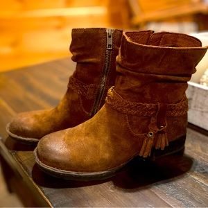 Born ankle boot, size 6.  Great condition!